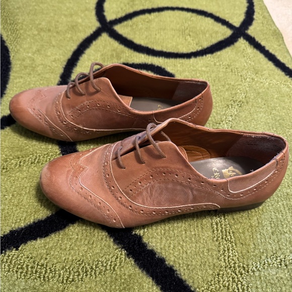 Crown Vintage Tan Oxfords - Picture 2 of 6